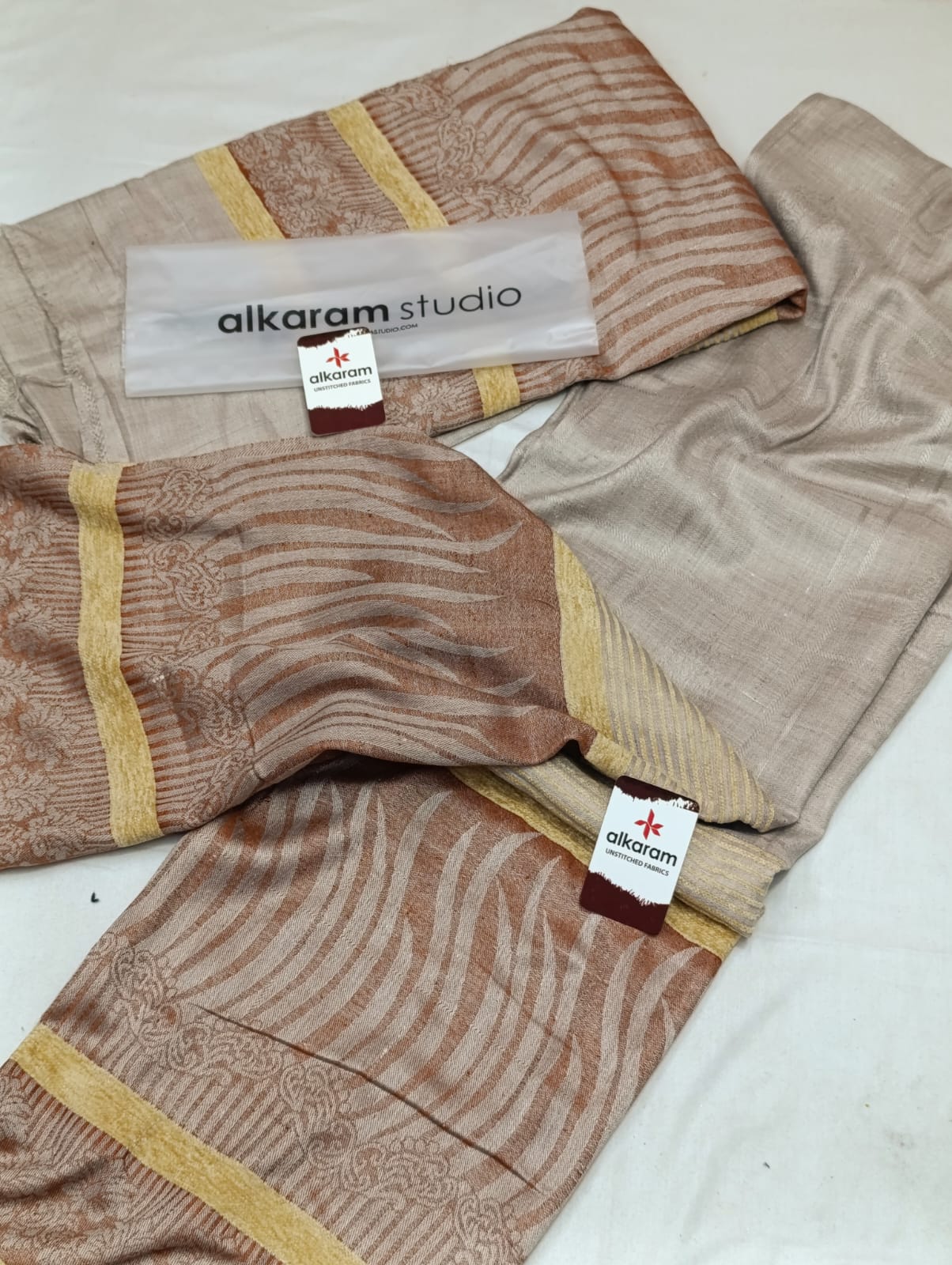 GENTS & LADIES PREMIUM SHAWLS