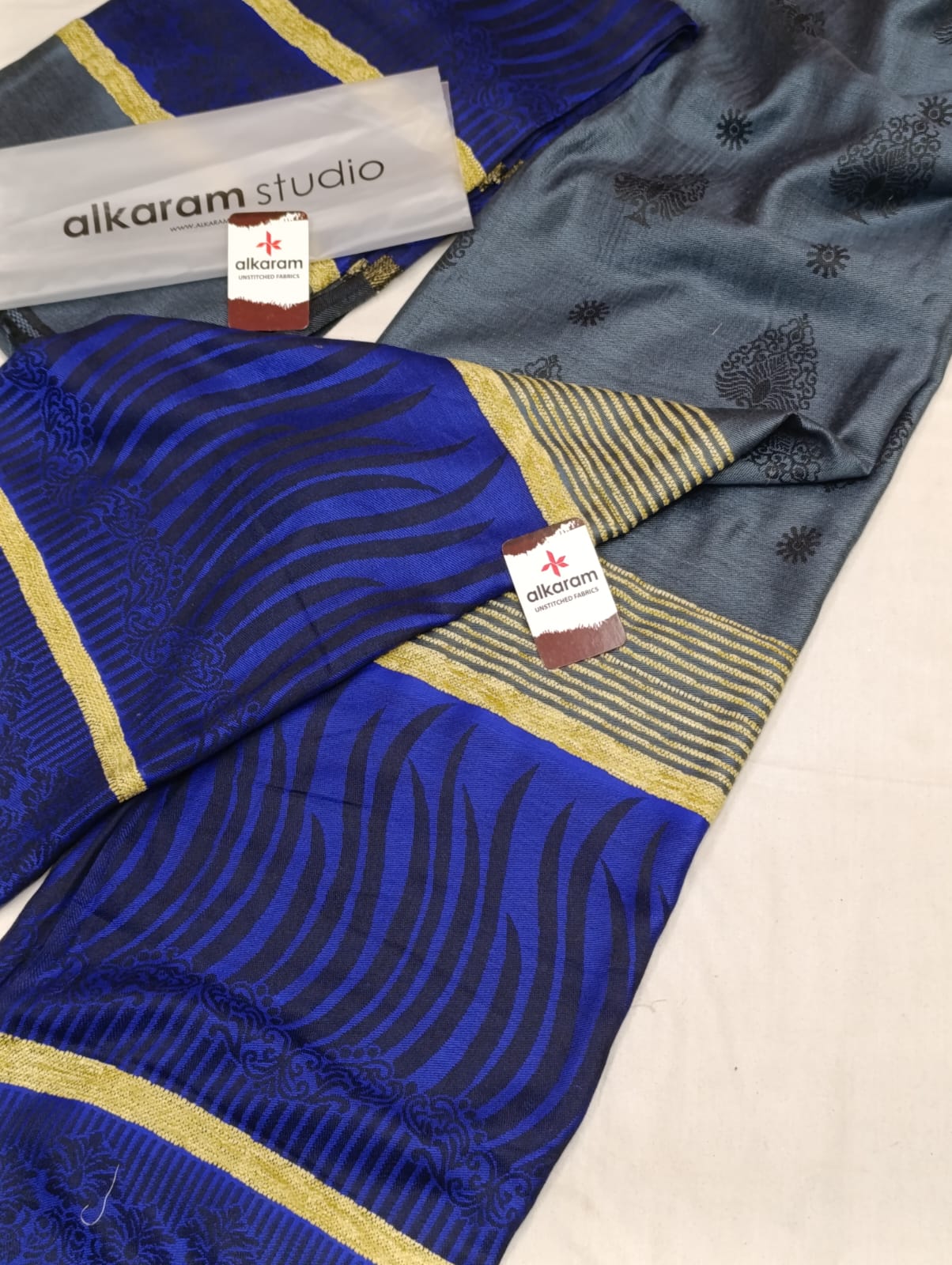 GENTS & LADIES PREMIUM SHAWLS