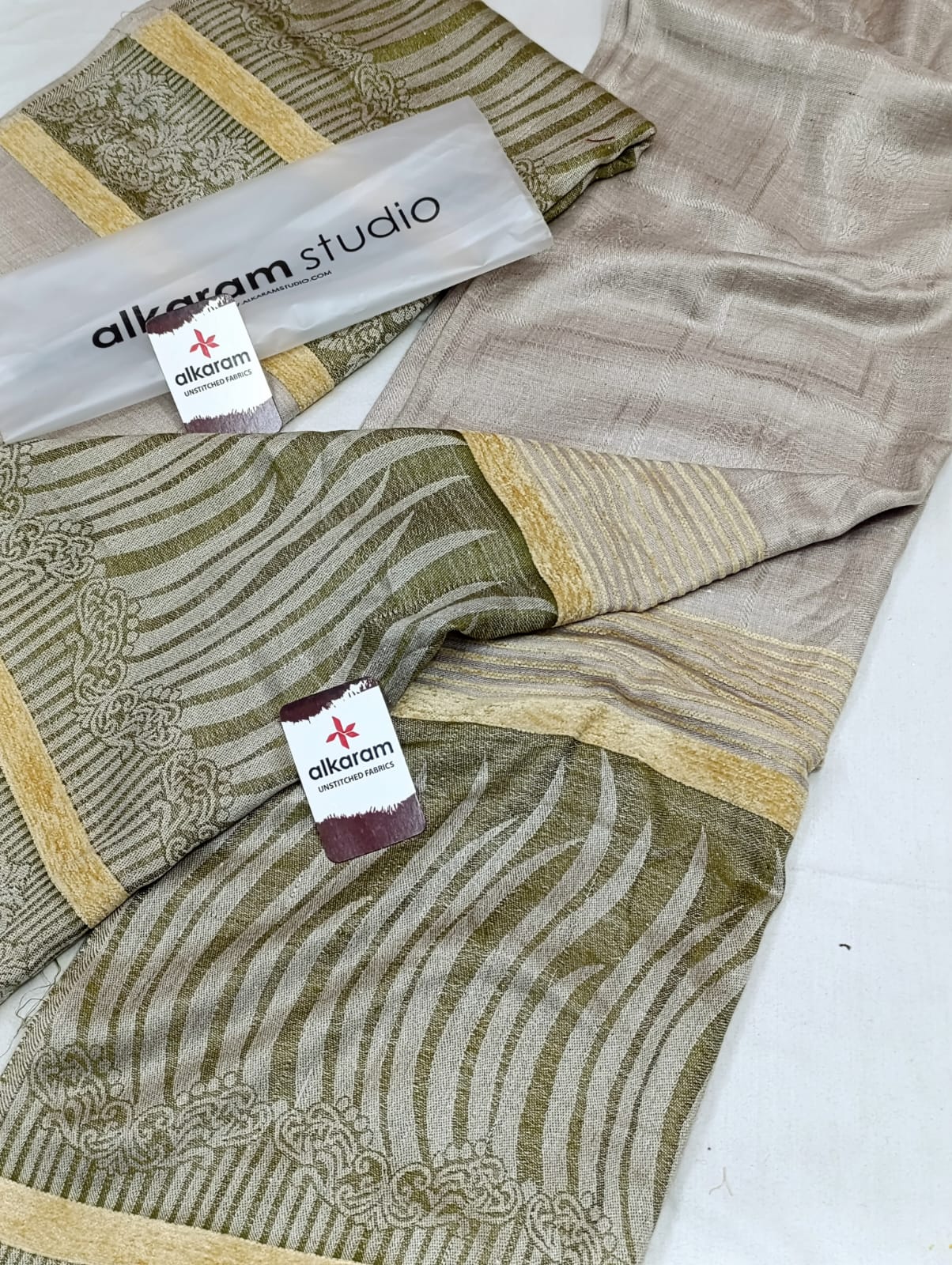 GENTS & LADIES PREMIUM SHAWLS