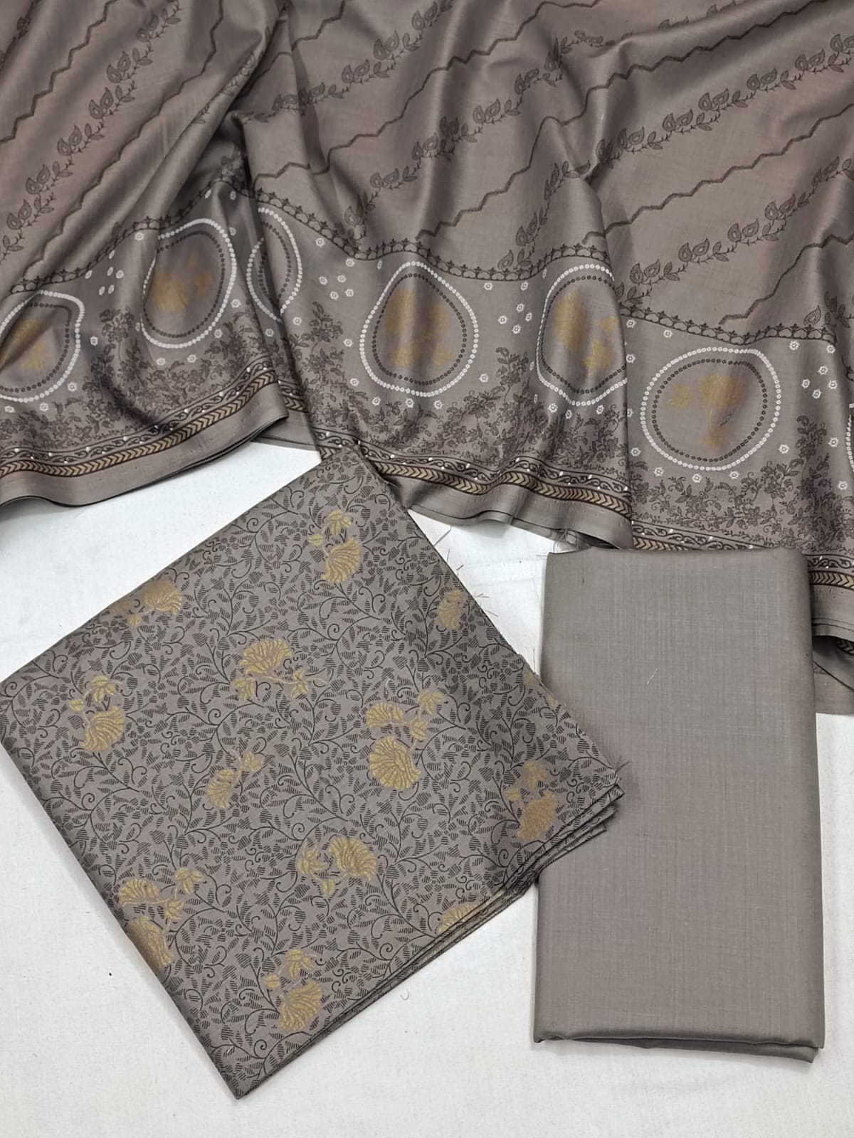 WRINKLE FREE LAWN UNSTICHED DRESS