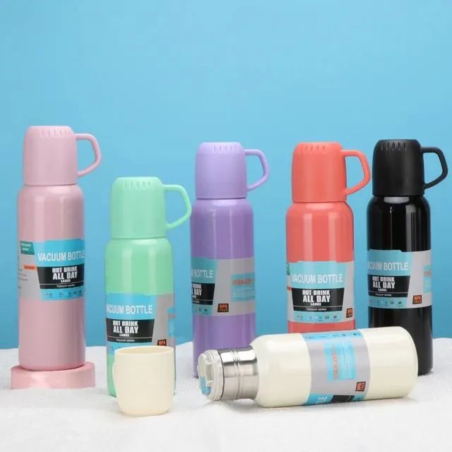 Red Box Vacuum Flask Bottle with 3 Cups and Gift Box Random color